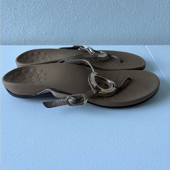 Vionic Rest Karina Sandal in Bronze Size 10 Beach Summer Pool FlipFlop Casual - Picture 6 of 11